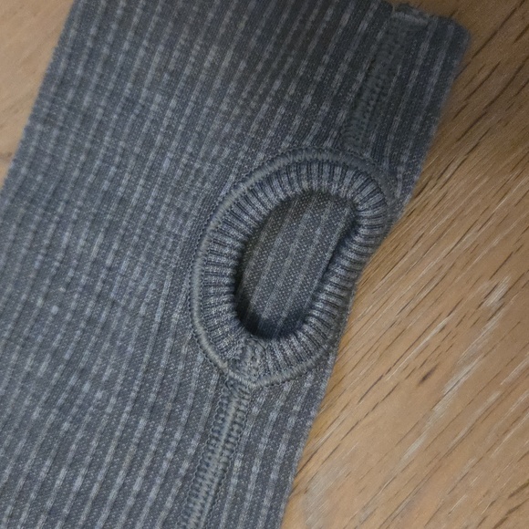 2 Lululemon Rest Less Long Sleeve Texured Thermal Shirt Top Gray 2 - Picture 6 of 8